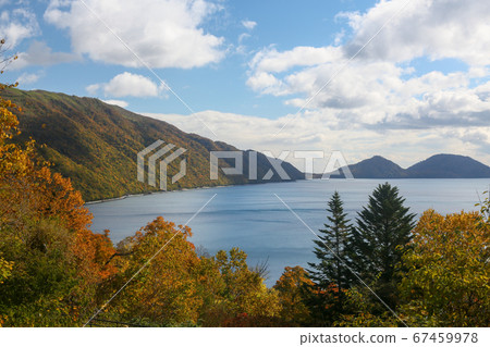 北海道秋天千歲市支Shi湖秋天的顏色 67459978