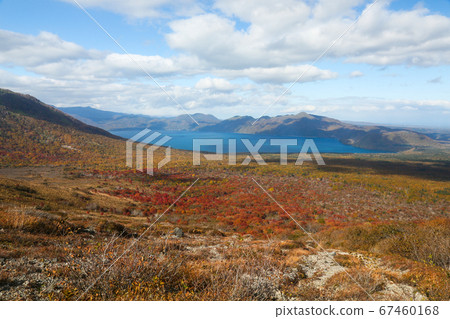 千歲市北海道的秋天，從垂磨山俯瞰著支ko湖的秋葉 67460168