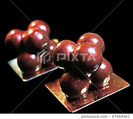 Molecule artistic dessert with shiny mirror glaze 67460461