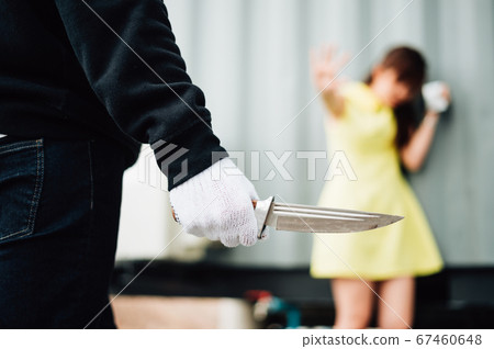 the bandit holding knife and walk to the woman, who are very scared and standing by the wall. 67460648