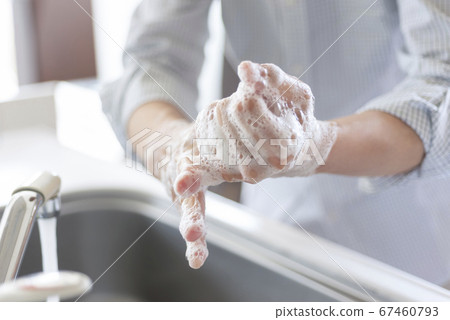 高級洗手的手 67460793