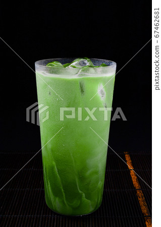 美味的冰抹茶拿鐵或抹茶大豆拿鐵 美味的冰抹茶拿鐵或抹茶大豆拿鐵 67462681