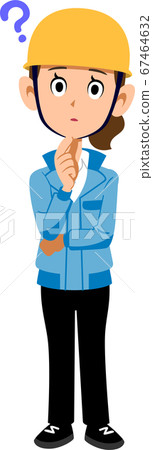 戴著頭盔與懷疑的工作服的女人 67464632