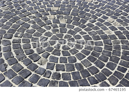 Black stone pavement in the form of circles 67465195