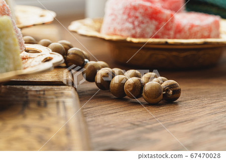 Close up of a little oriental plate with turkish delights 67470028