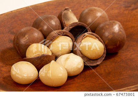 Macadamia nut 67473801
