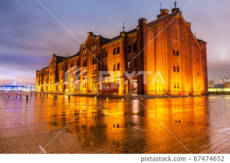 Yokohama City Red Brick Warehouse that shines in the rain 67474652