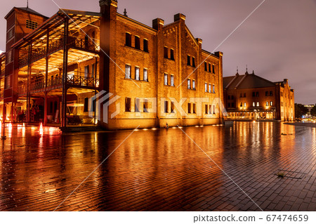 Yokohama City Red Brick Warehouse that shines in the rain 67474659