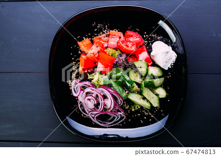 Healthy vegetable salad of fresh slices tomato 67474813