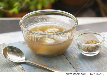 Glutinous rice balls stuffing with black sesame in 67476212