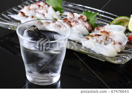 燒酒和生魚片 燒酒和生魚片 67476643