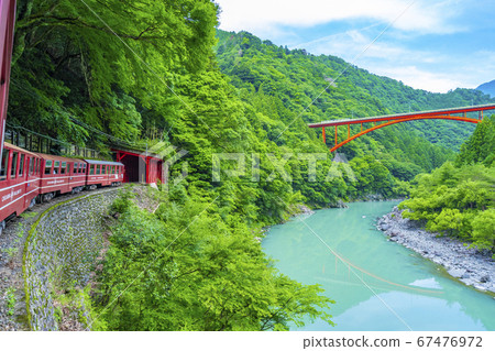 大井川鐵道，景色絕佳，火車窗 67476972