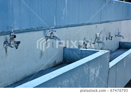 A pool hand-washing place at "Sarumako", an elementary school where you can stay in a nostalgic wooden school building 67478793