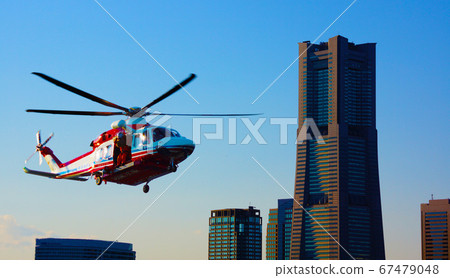 地標塔和消防直升機 67479048