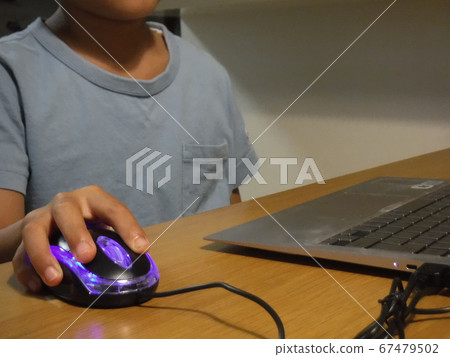 Children playing the internet 67479502
