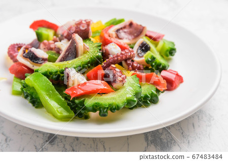 Stir-fry of bitter melon and octopus 67483484
