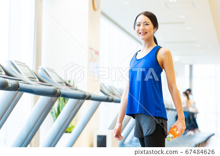 女子健身運動健身操 67484626