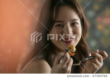 Lifestyle,meal,woman 67484768