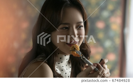 Lifestyle,meal,woman 67484928