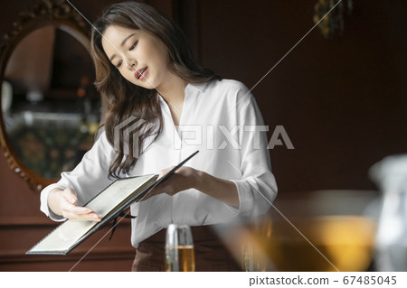 Business,lifestyle,woman 67485045