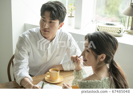 生活方式，夫婦，男人和女人 67485048