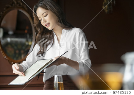 Business,lifestyle,woman 67485150