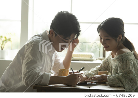 生活方式，夫婦，男人和女人 67485209