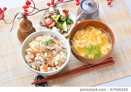 Chicken burdock and rice (mixed rice), oyster ball soup, cucumber and octopus salt and kelp. 67486208