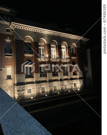 Old buildings  67486389