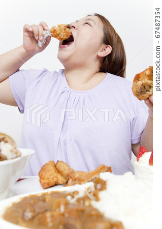暴飲暴食的女人 暴飲暴食的女人 67487354