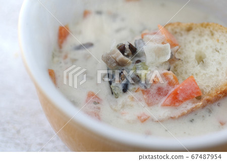牛奶雜燴周全素食菜單,配以蔬菜和野米 牛奶雜燴周全素食菜單,配以蔬菜和野米 67487954