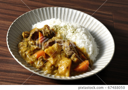 Curry rice with plenty of vegetables and beef meat Curry rice with plenty of vegetables and beef meat 67488050
