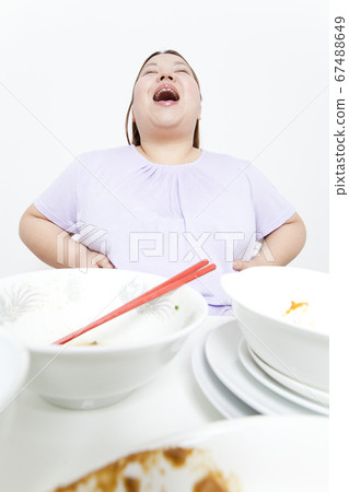 A big-eyed woman 67488649