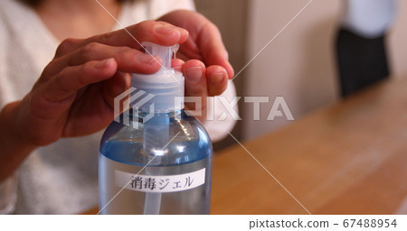 OL woman disinfection infection prevention wrist disinfection alcohol ethanol disinfection gel mask OL woman disinfection infection prevention wrist disinfection alcohol ethanol disinfection gel mask 67488954