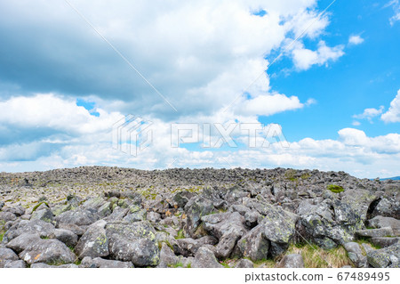 Tateshina mountain climbing in early summer: Scenery of the summit Tateshina mountain climbing in early summer: Scenery of the summit 67489495