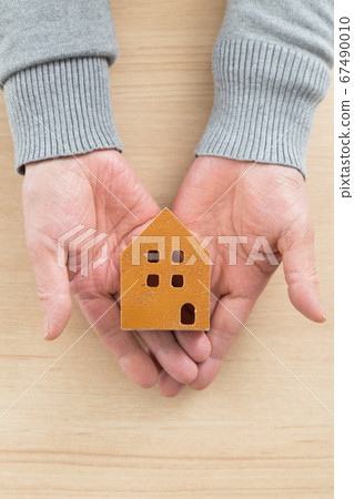 House 67490010