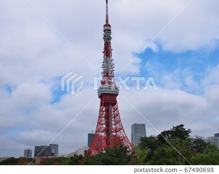 Tokyo Tower from Shiba Park 67490698