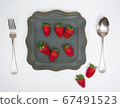草莓和古董餐具 67491523