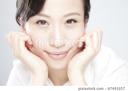 一位女士臉頰貼 一位女士臉頰貼 67491857