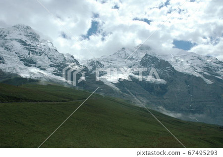瑞士,克萊因·謝德格(Kleine Scheidegg),伯恩阿爾卑斯山 瑞士,克萊因·謝德格(Kleine Scheidegg),伯恩阿爾卑斯山 67495293