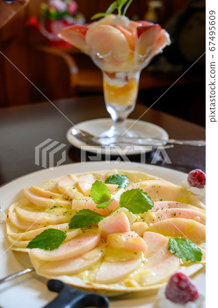 Peach pizza and parfait Peach pizza and parfait 67495609