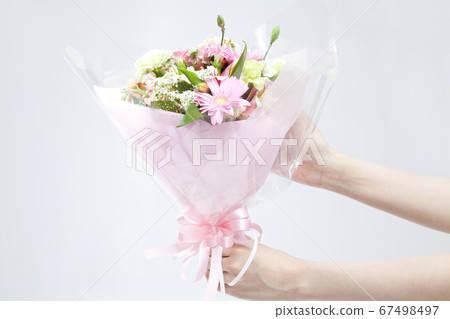 一個女人一束 67498497