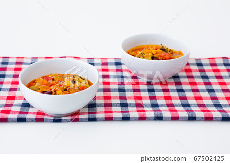 蔬菜通心粉湯湯格子桌布 67502425