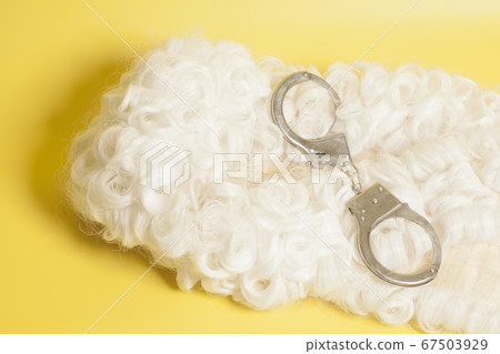 judge wig with handcuffs.judicial concept. judge wig with handcuffs.judicial concept. 67503929