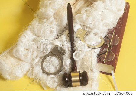 set for judge:judge wig,handclufs, judge set for judge:judge wig,handclufs, judge 67504002