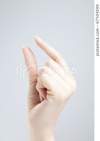 Female hand 67504899