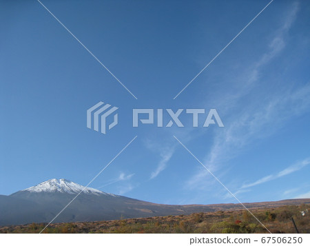 Mt. Fuji seen from Mizugatsuka Park Mt. Fuji seen from Mizugatsuka Park 67506250