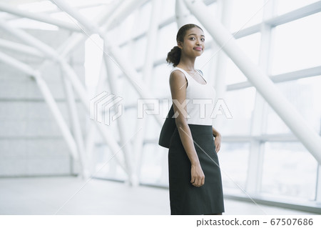 Portrait of young business woman Portrait of young business woman 67507686