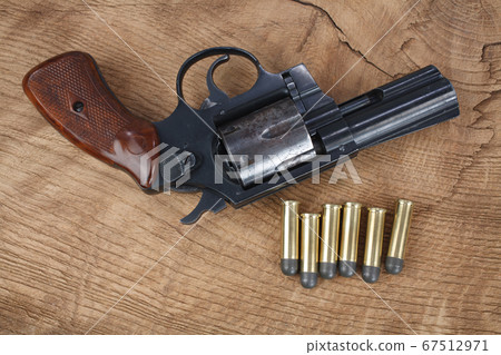 Revolver gun with ammunition 67512971