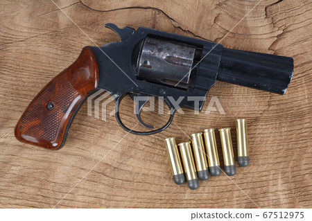 Revolver gun with ammunition Revolver gun with ammunition 67512975